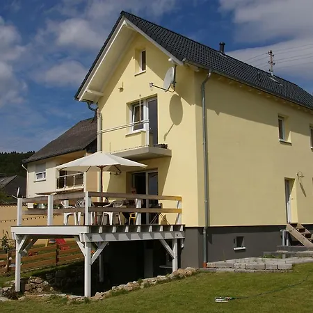 Hébergement de vacances Detached Holiday With Terrace And Its Own Garden In The Hunsr Ck *